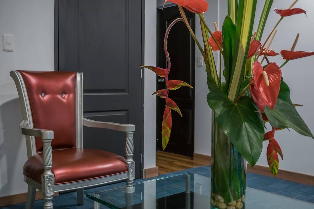 Hotel Montes De La Castellana อาร์เมเนีย ภายนอก รูปภาพ