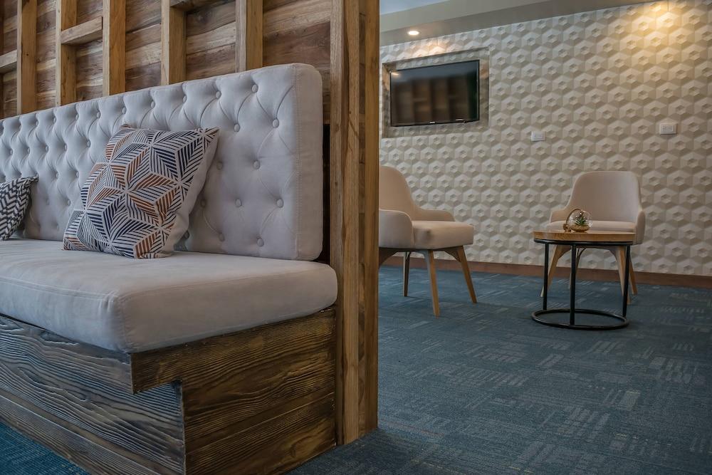 Hotel Montes De La Castellana อาร์เมเนีย ภายนอก รูปภาพ