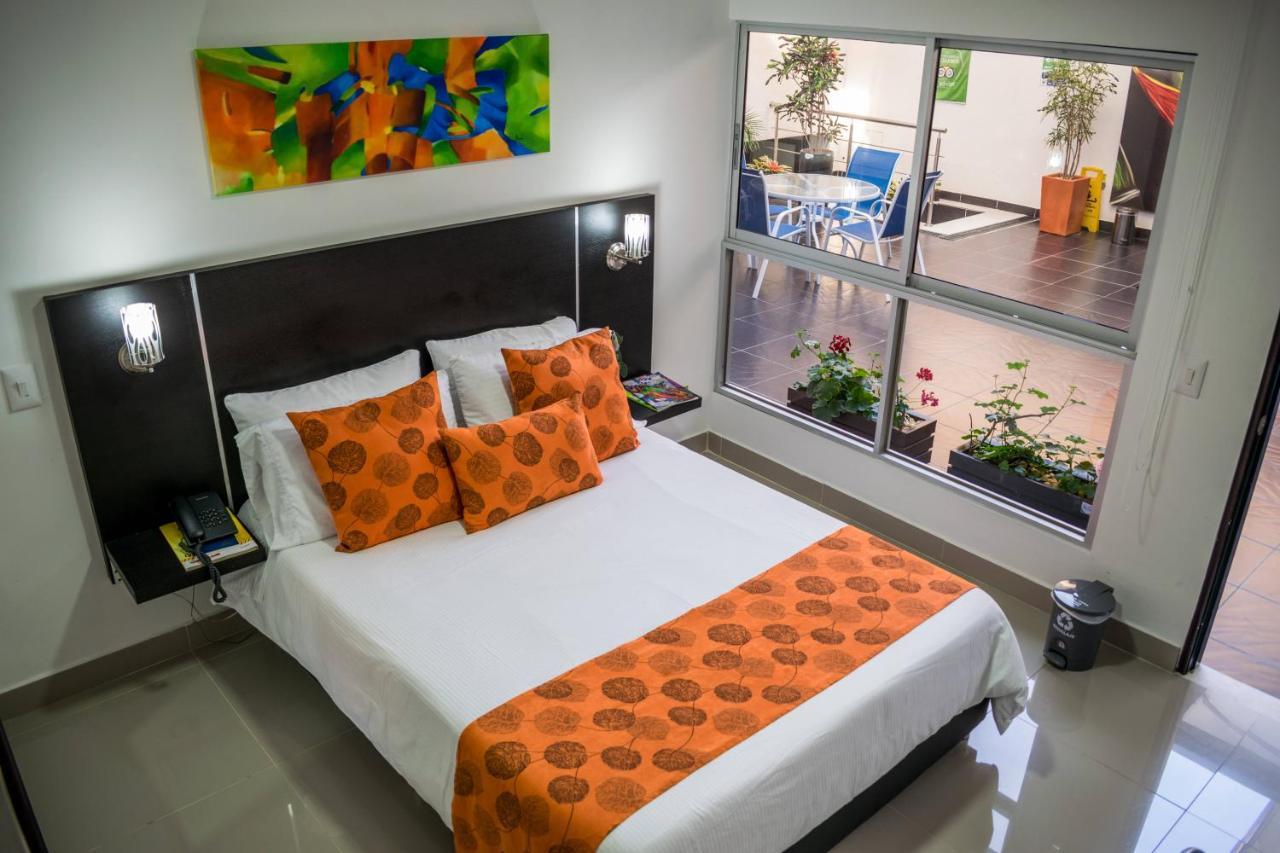 Hotel Montes De La Castellana อาร์เมเนีย ภายนอก รูปภาพ