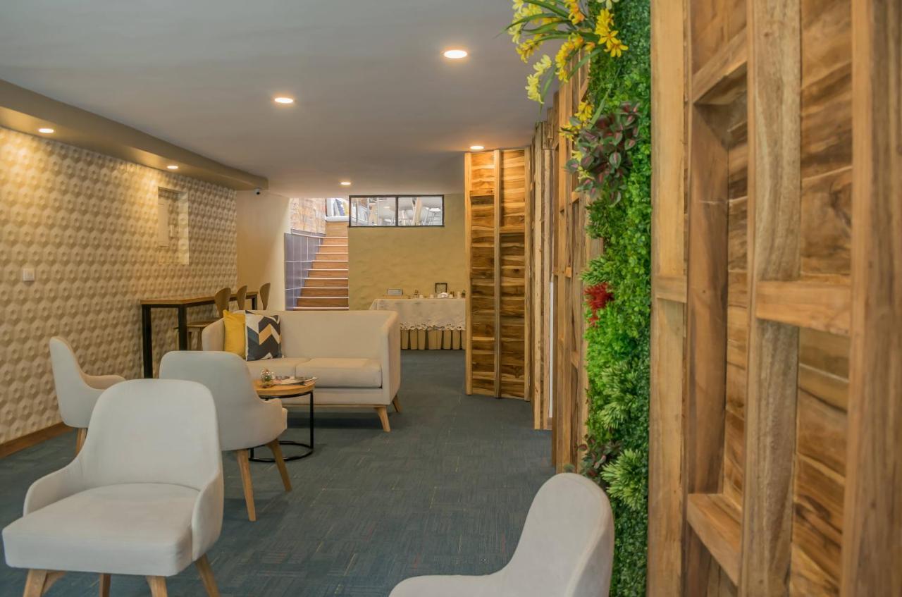 Hotel Montes De La Castellana อาร์เมเนีย ภายนอก รูปภาพ