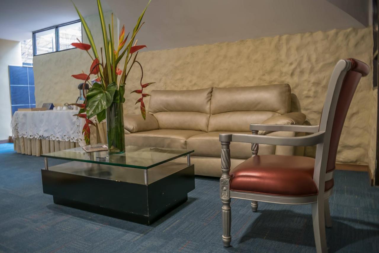 Hotel Montes De La Castellana อาร์เมเนีย ภายนอก รูปภาพ